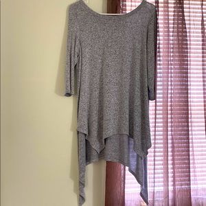 Hi-Low 3/4 Sleeve Heathered Top